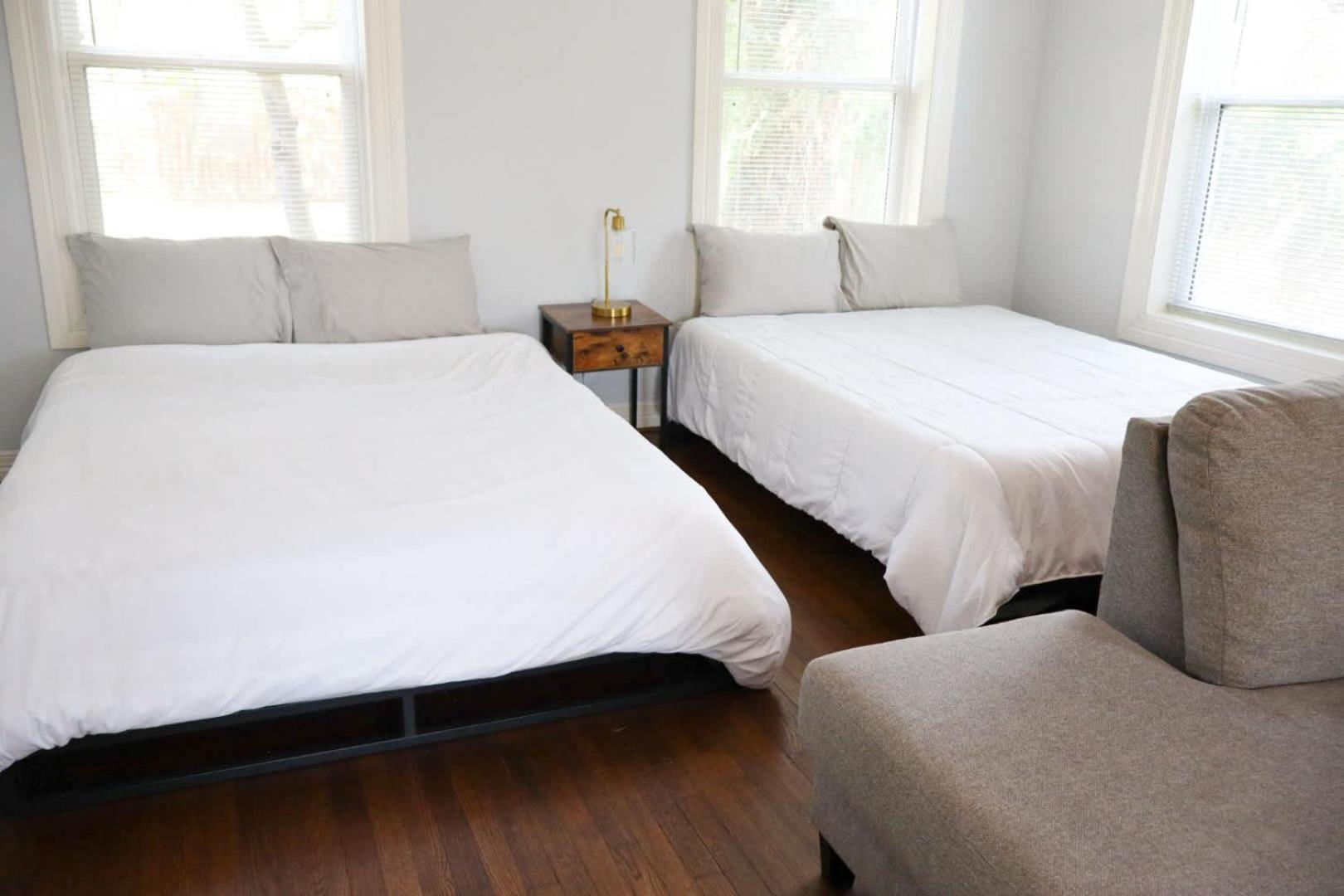 Holiday home Modern 5bd Retreat I Near Hotspots I Sleeps 16 Houston